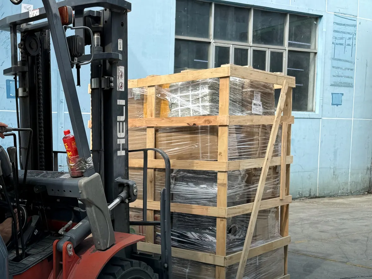 BuildCargo Logistics forklift handling and door-delivery condition check